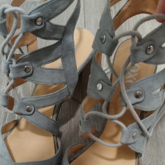 XOXO Balta Gray Strappy Heels - Picture 3 of 17